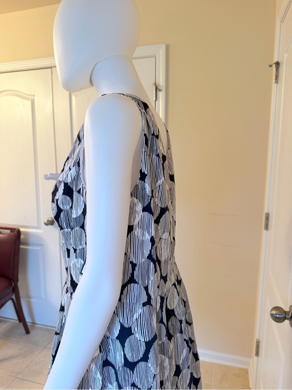 NWT Nine West $80 Cotton Navy White Printed VNeck Sleeveless A-Line Dress Size14 - Picture 5 of 10